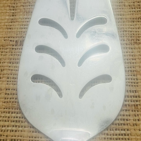 Supreme Cutlery Cake Slicer - Picture 2 of 6